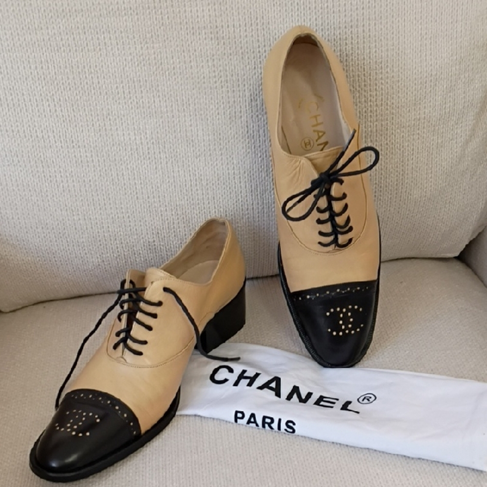 CHANEL Beige and Black Leather Lace-Up Oxford Shoes